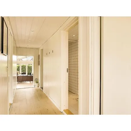 Three-bedroom Holiday In Juelsminde *