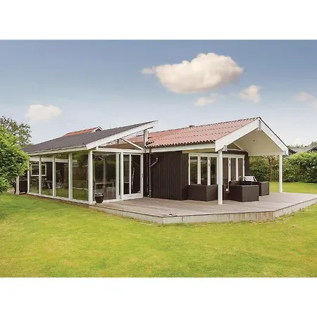 Three-bedroom Holiday In Juelsminde Holiday home