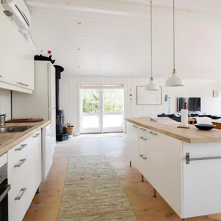 Three-bedroom Holiday In Juelsminde *
