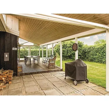Three-bedroom Holiday In Juelsminde Holiday home
